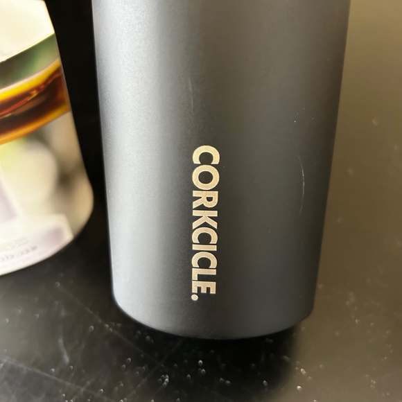 Corkcicle Spurs Canteen in Black and Silver. 25oz. Stainless Steel. NWT - Picture 3 of 4